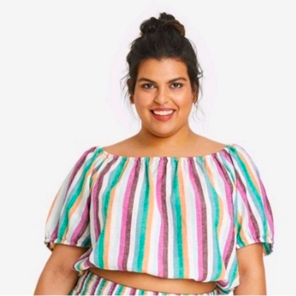 Cropped top with stripe pattern by Ava &Viv. Size 1X